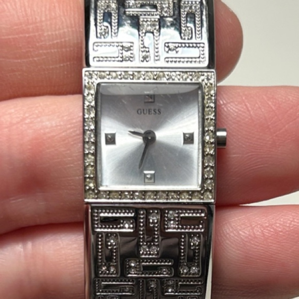 Guess Silver Geometric Pattern Bracelet Watch Vin… - image 3